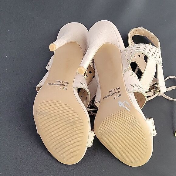 BRAND NEW QUPID POINTED TOE CUTOUT DESIGN GOLD STUDDED EMBELLISHMENTS SANDAL - Picture 12 of 16